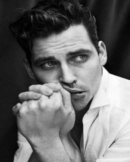 罗伯·詹姆斯-克里尔 Rob James-Collier