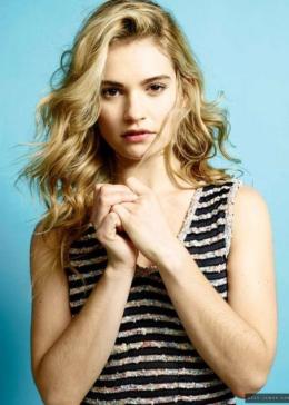 莉莉·詹姆斯 Lily James